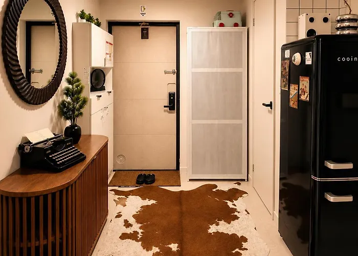 New Luxury Hideout !! Jamsil, Kspo Dome, Lotte World, Free Netflix *