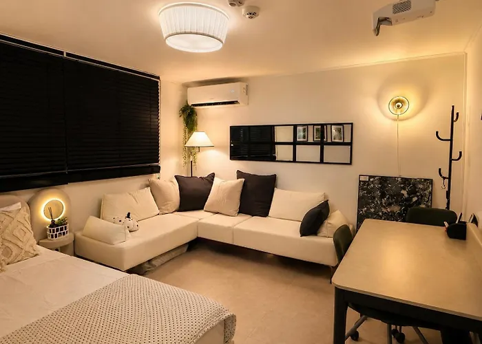 New Luxury Hideout !! Jamsil, Kspo Dome, Lotte World, Free Netflix Apartment