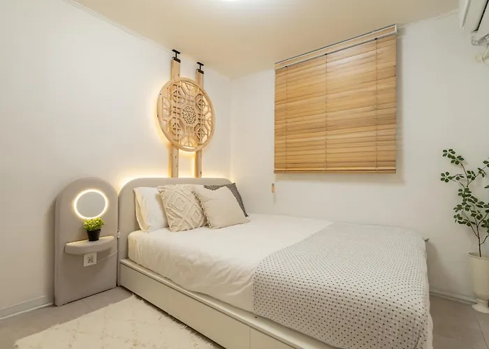 New Luxury Hideout !! Jamsil, Kspo Dome, Lotte World, Free Netflix *